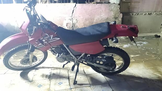 Honda 2010 Red - thumbnail 3