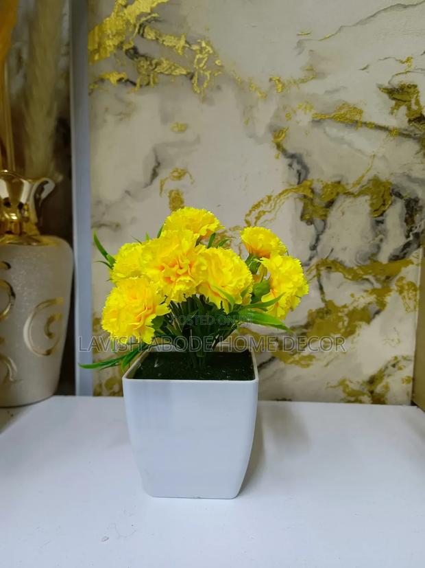 Yellow Tv Stand Table Small Flower - thumbnail 2