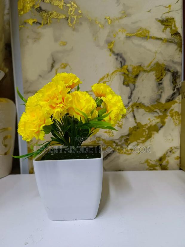 Yellow Tv Stand Table Small Flower - thumbnail 3