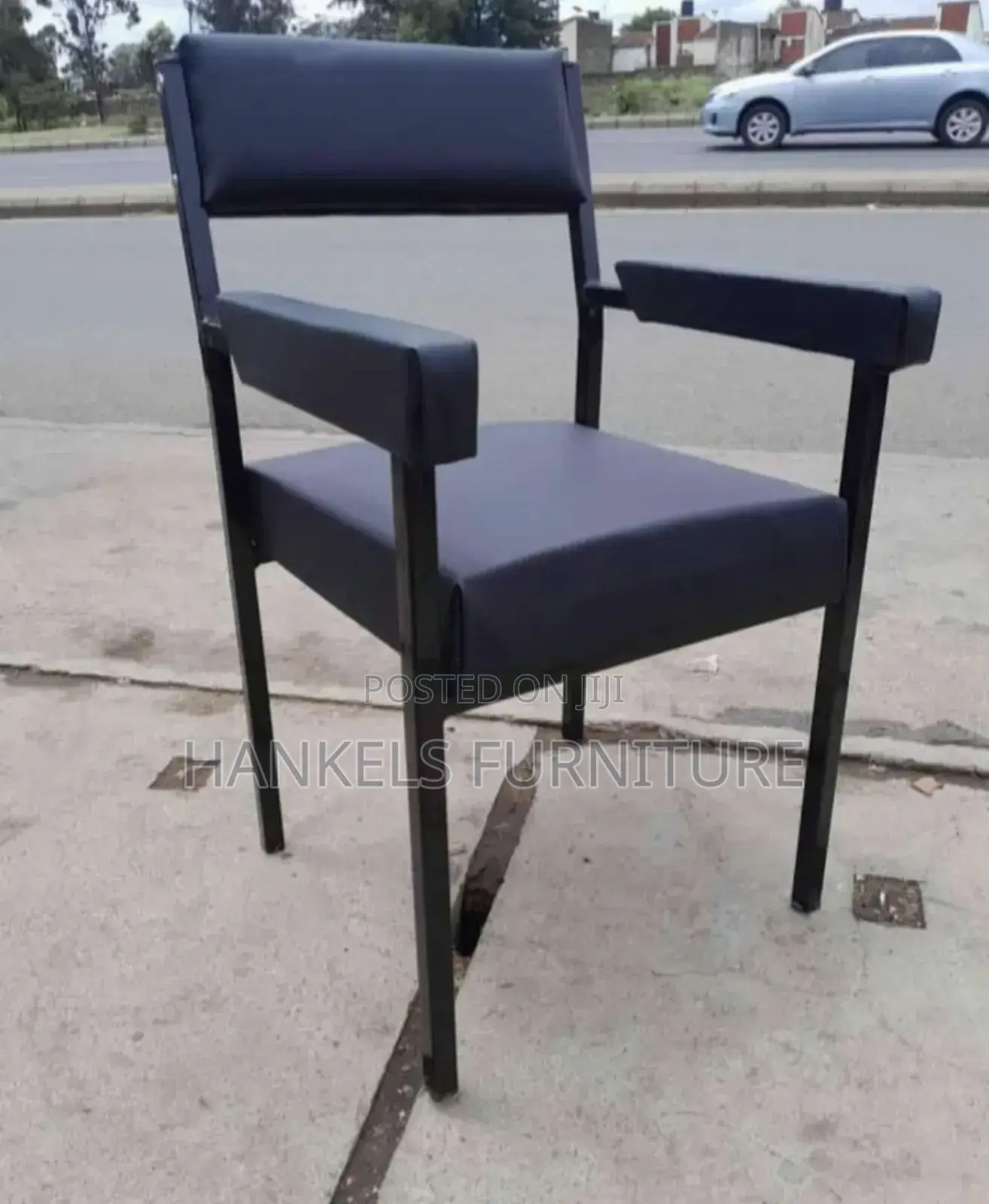 Catarina Armrest Chair