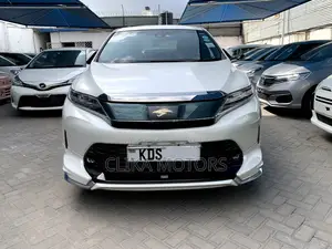 Toyota Harrier 2.0 4WD 2017 Pearl
