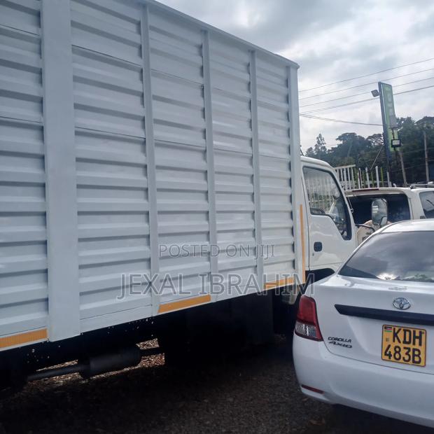 Isuzu NPR Lorry - thumbnail 6