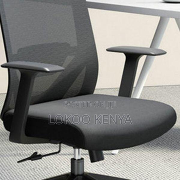 Office Chair: High -Back Executive Office Chair - thumbnail 2