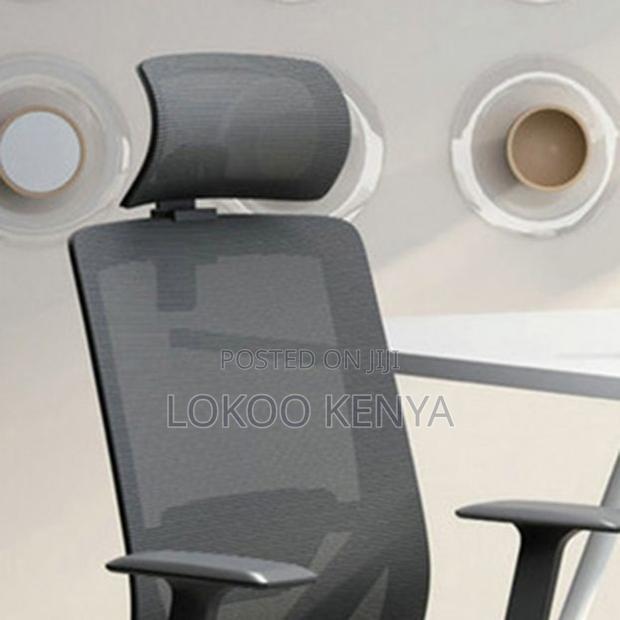 Office Chair: High -Back Executive Office Chair - thumbnail 3