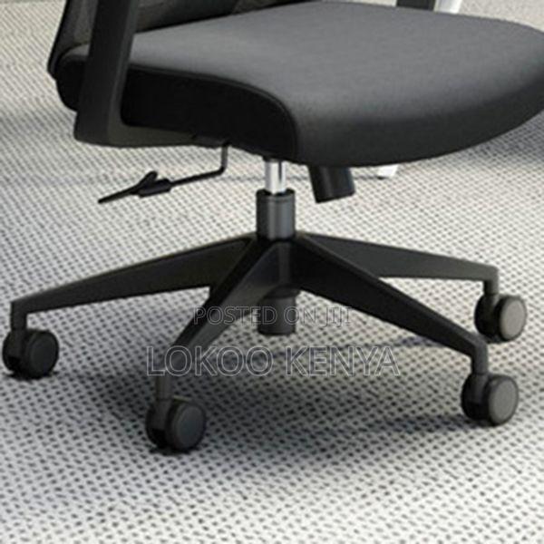 Office Chair: High -Back Executive Office Chair - thumbnail 4