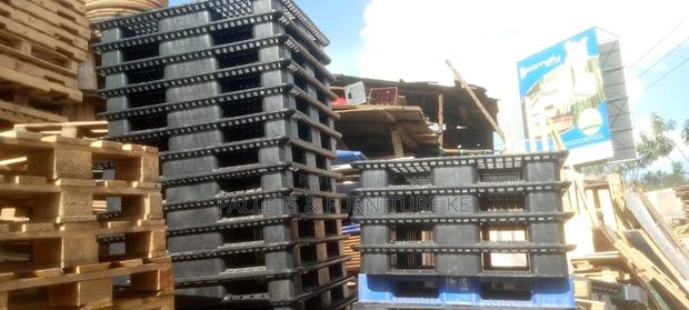 Double Faced/4 Way Entry Plastic Pallet - main view