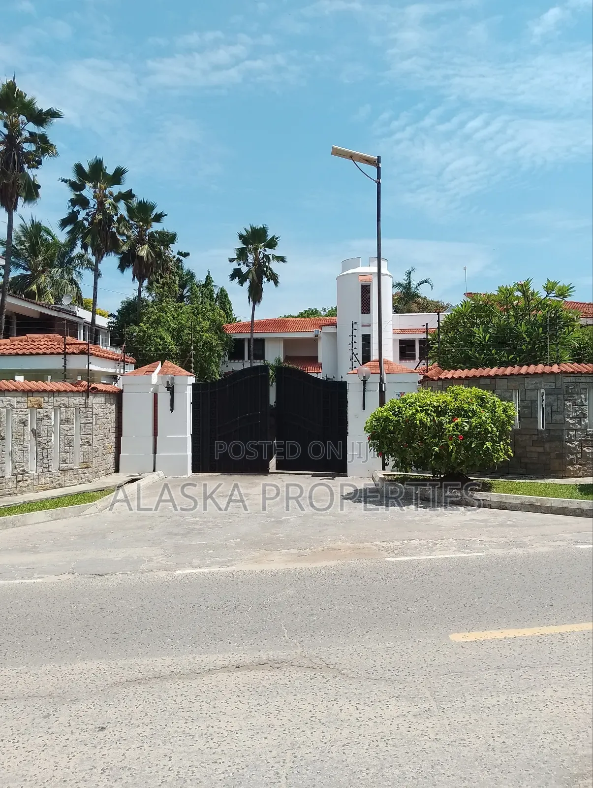 5bdrm Bungalow in Nyali Estate for sale