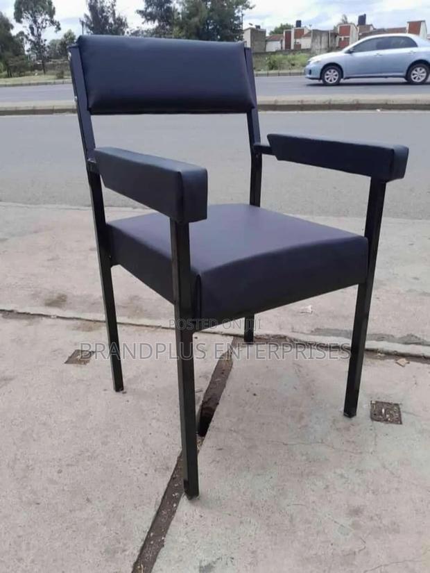 Armrest Visitors Chair - main view