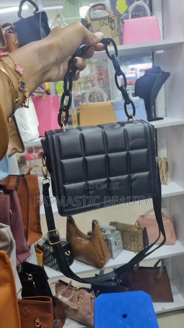 Black Slingbag - main view