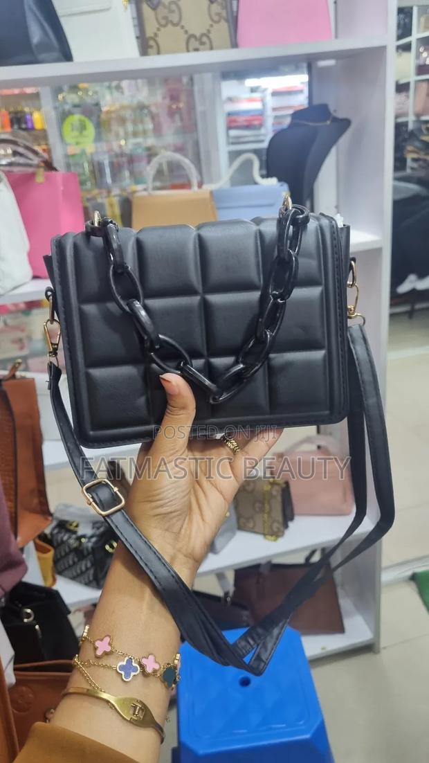 Black Slingbag - thumbnail 2