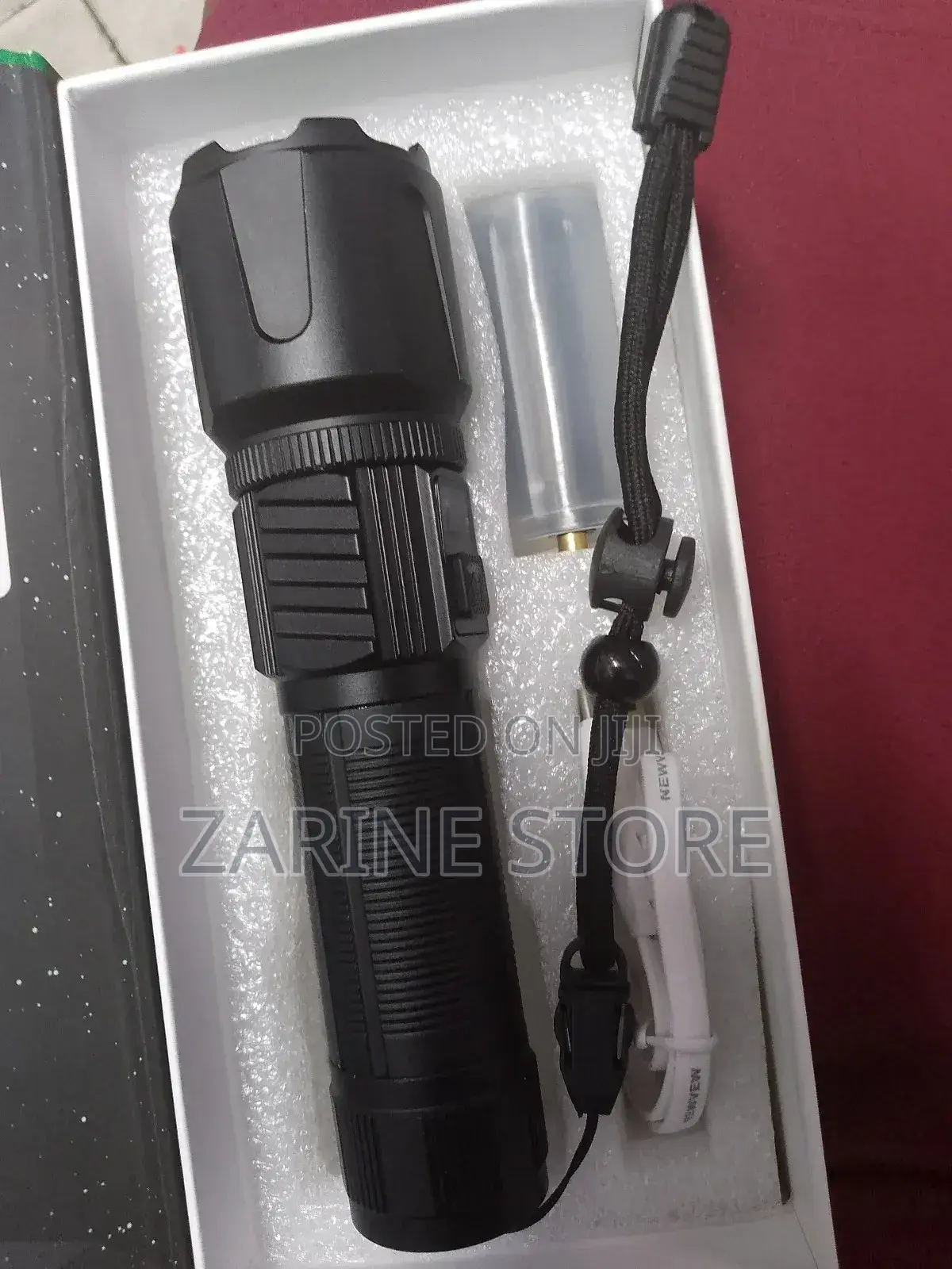 Long Service Life Zooming Rechargeable Torch Nv-