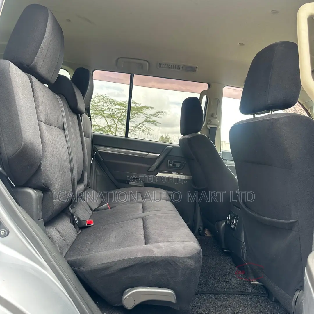 Mitsubishi Pajero 2016 Silver