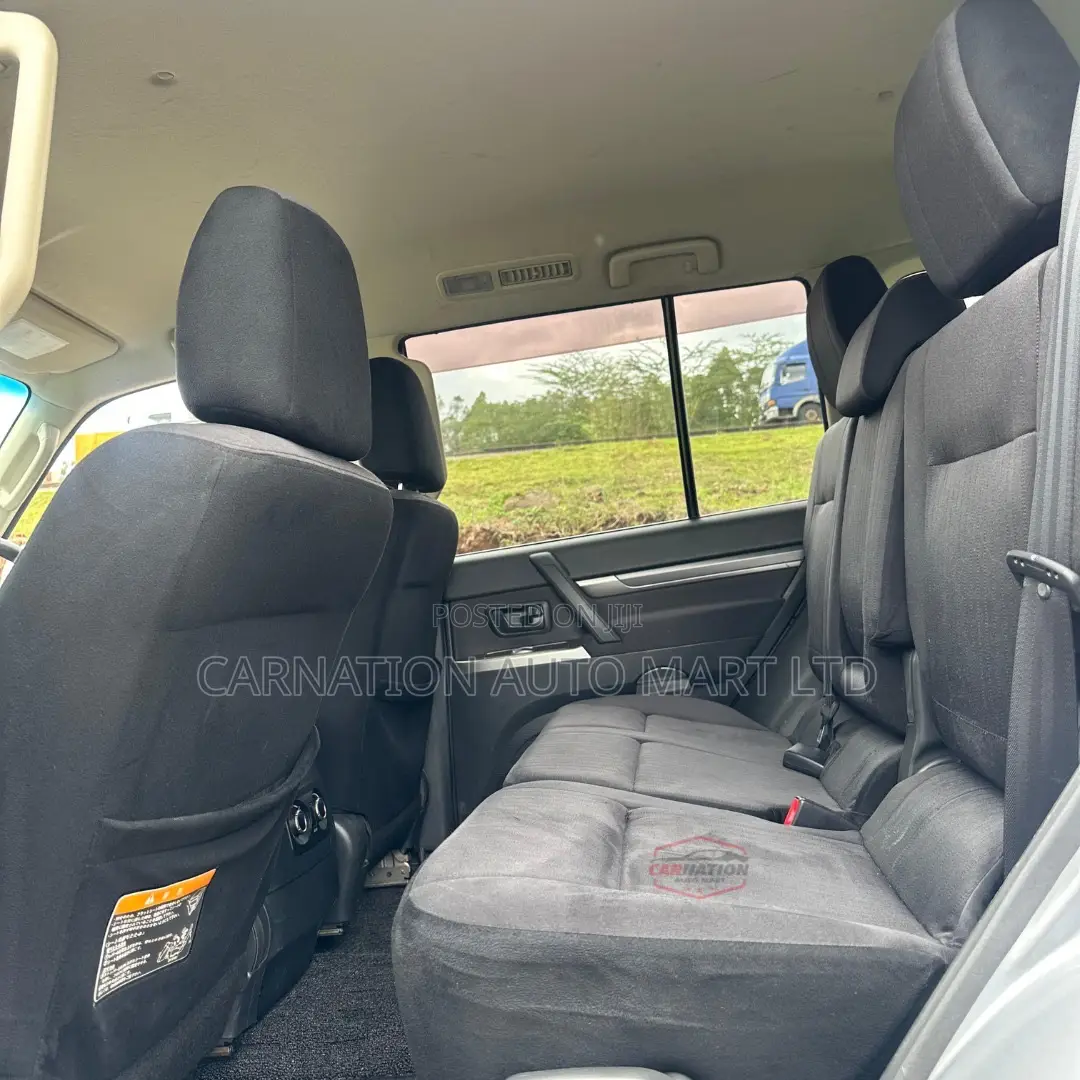 Mitsubishi Pajero 2016 Silver
