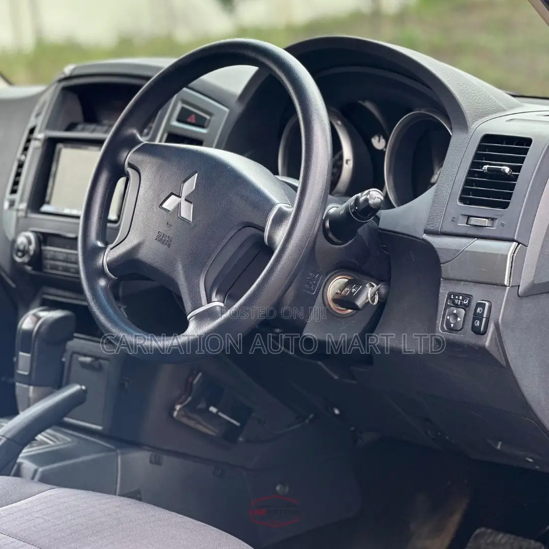 Mitsubishi Pajero 2016 Silver
