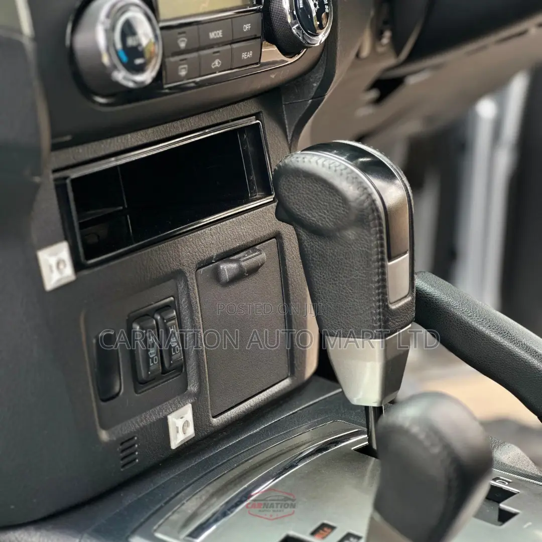 Mitsubishi Pajero 2016 Silver