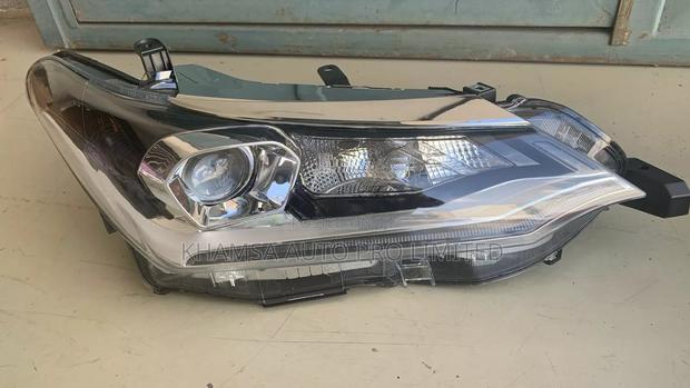 Toyota Axio Fielder 165 2017 Head Lamp Xenon