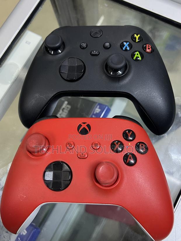 Xbox Series S/X Controller - main view