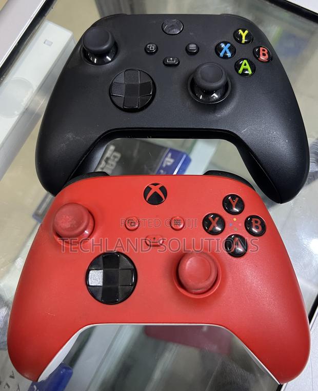 Xbox Series S/X Controller - thumbnail 3