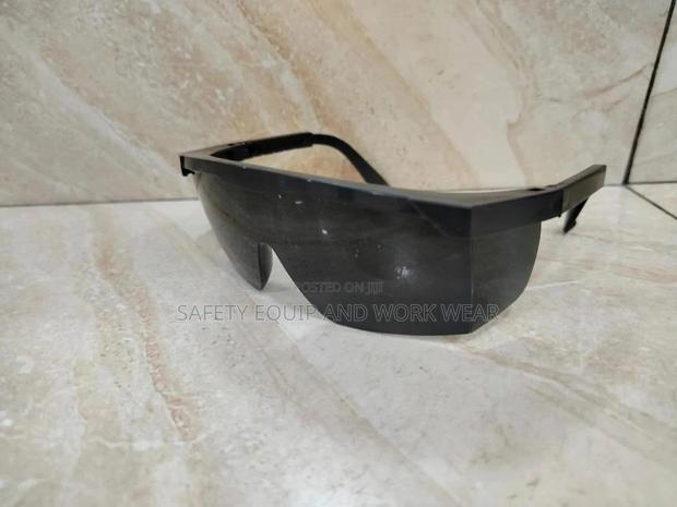 Safety Glasses With Reliable Performance