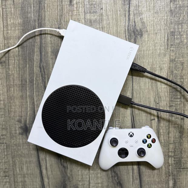 Xbox Series S (Used) - main view