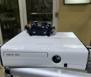 White Xbox 360 Console - thumbnail 2