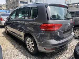 Volkswagen Touran 2017 Gray