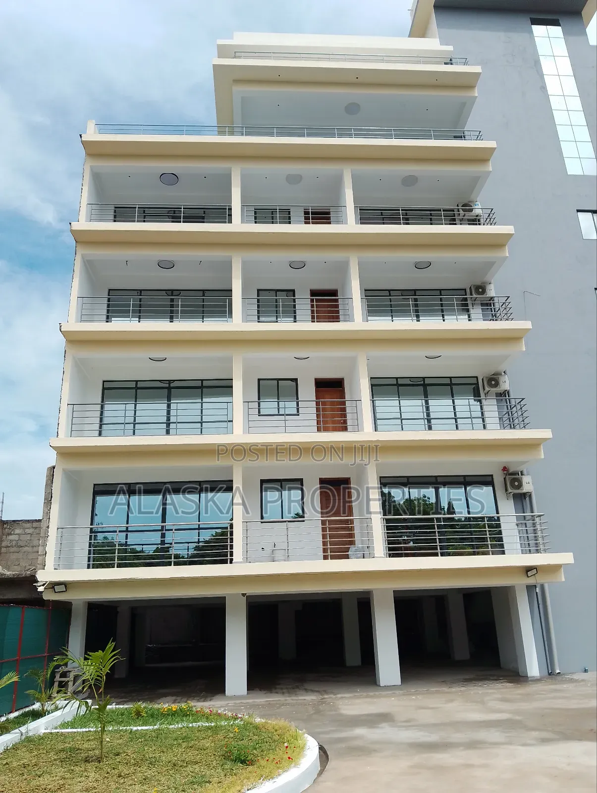3bdrm Apartment in Beach Road Estate, Nyali for sale