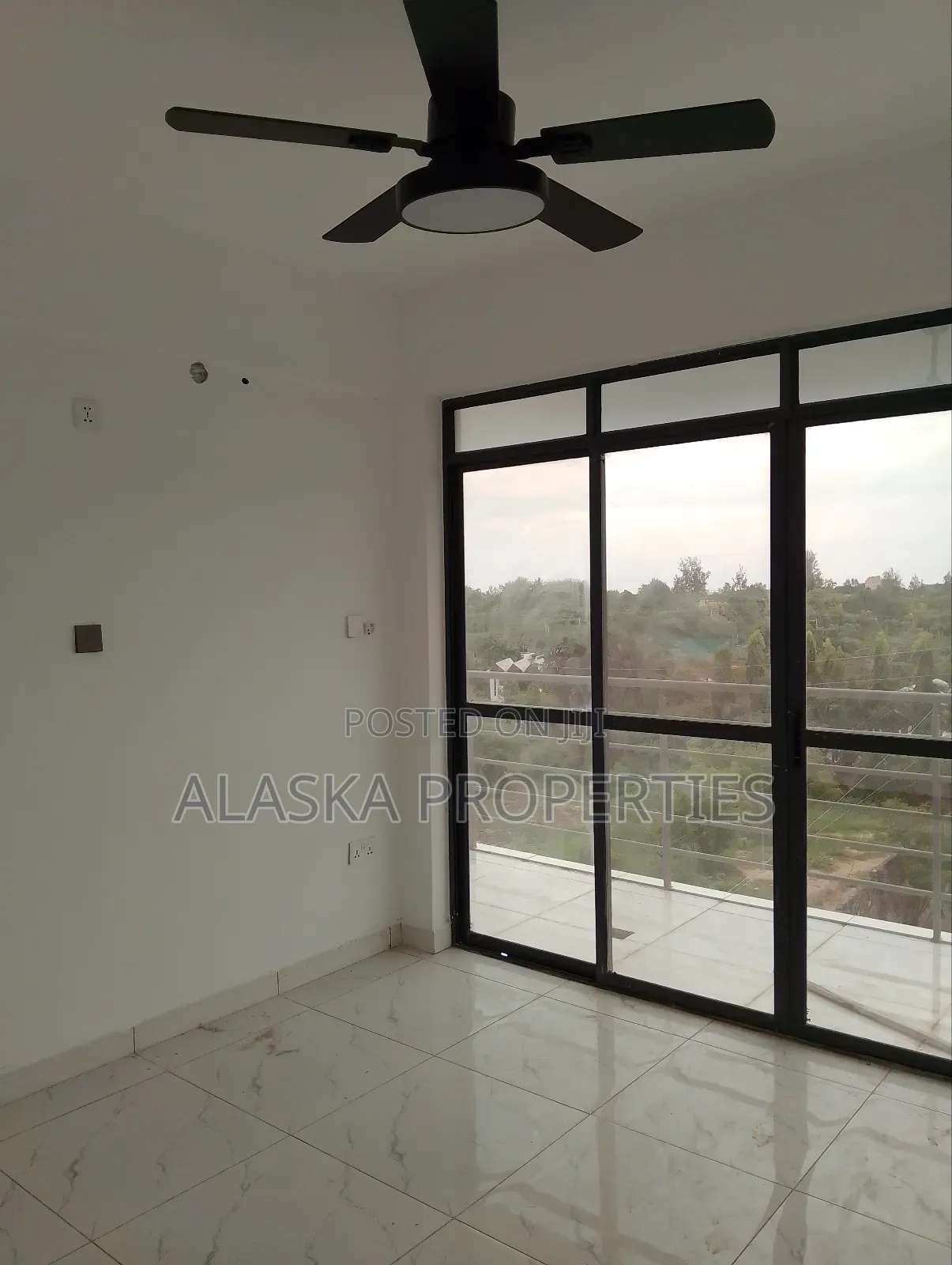 3bdrm Apartment in Beach Road Estate, Nyali for sale