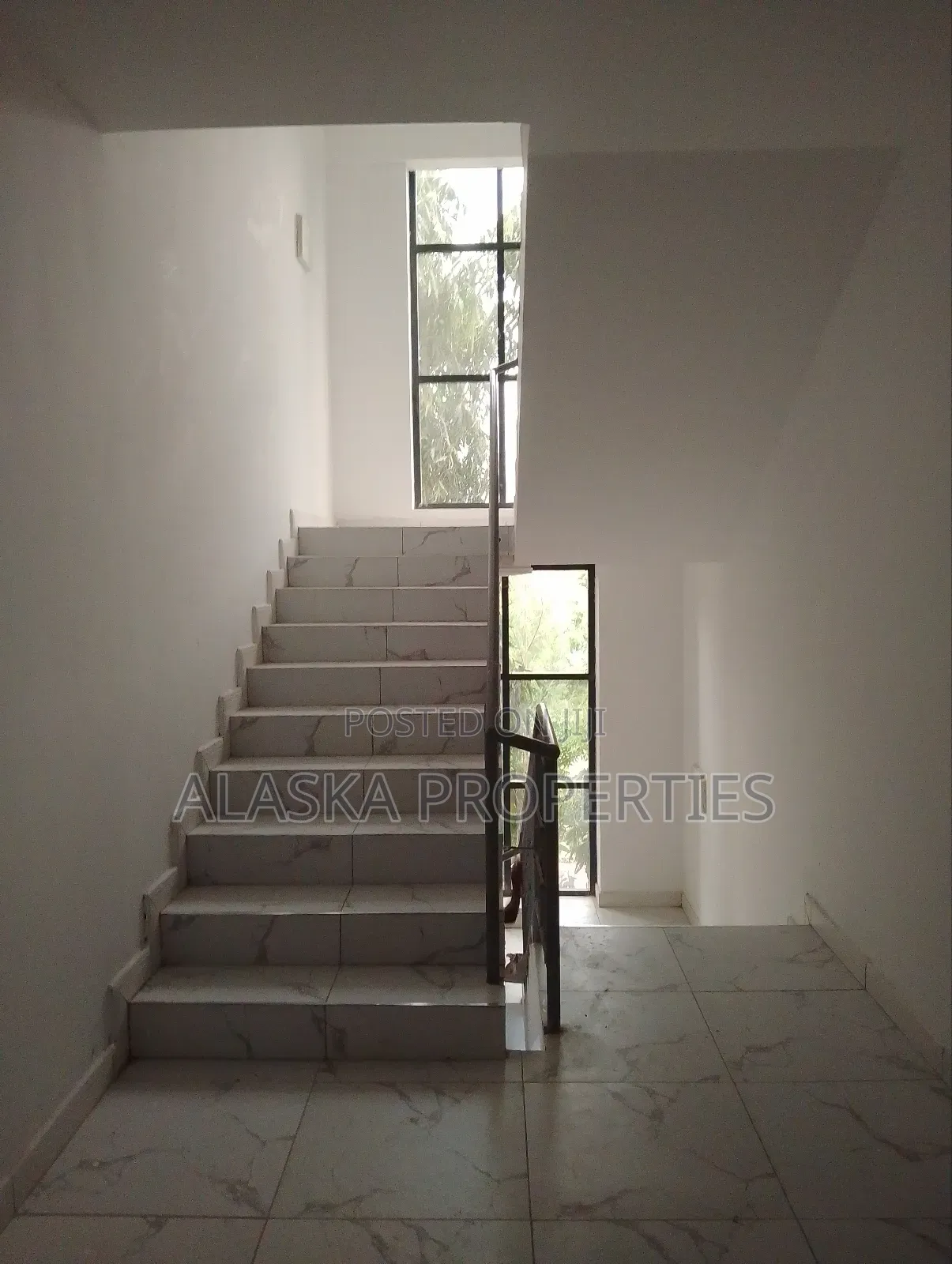 3bdrm Apartment in Beach Road Estate, Nyali for sale