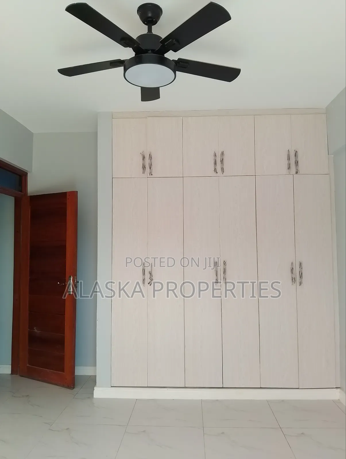3bdrm Apartment in Beach Road Estate, Nyali for sale