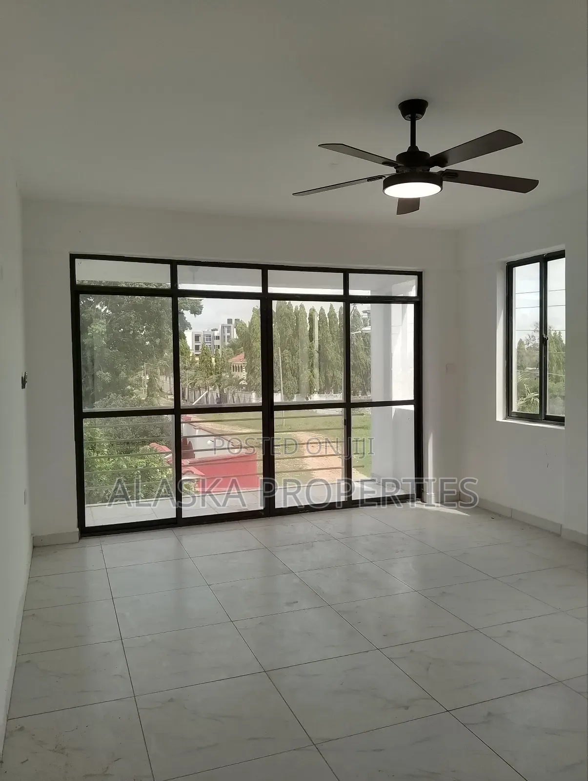 3bdrm Apartment in Beach Road Estate, Nyali for sale