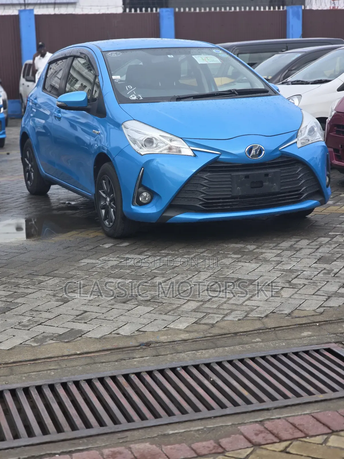Toyota Vitz 1.5 FWD Hybrid 5dr 2018 Blue