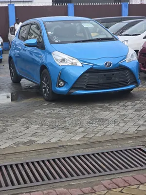 Toyota Vitz 1.5 FWD Hybrid 5dr 2018 Blue