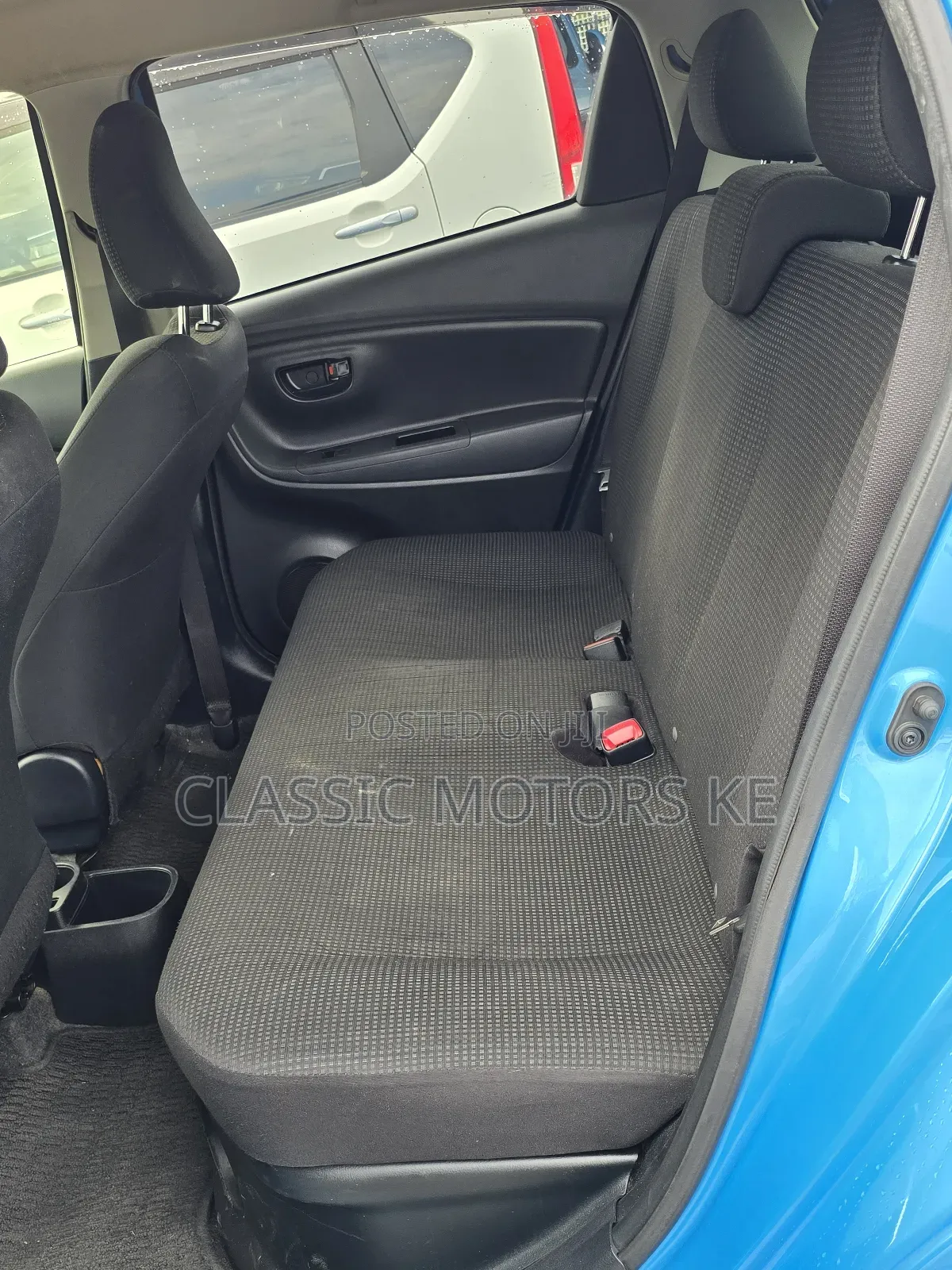 Toyota Vitz 1.5 FWD Hybrid 5dr 2018 Blue