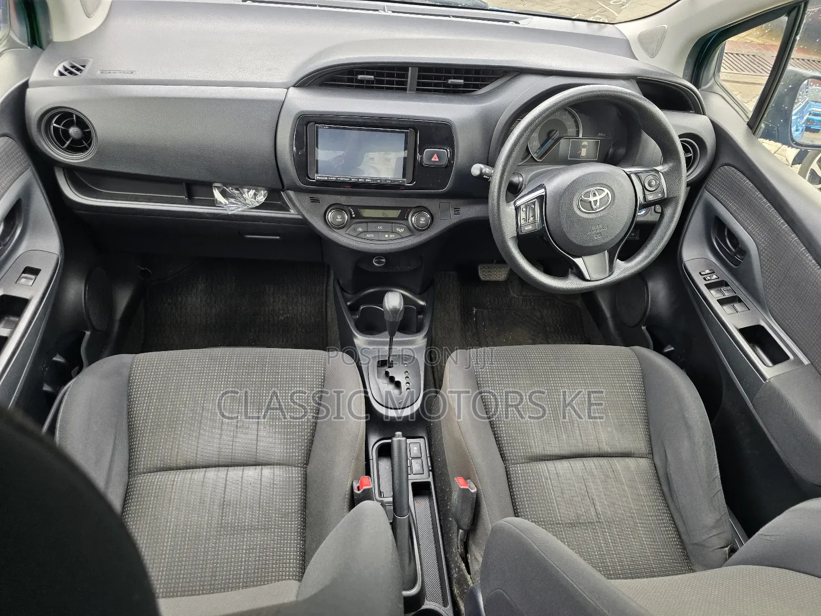 Toyota Vitz 1.5 FWD Hybrid 5dr 2018 Blue