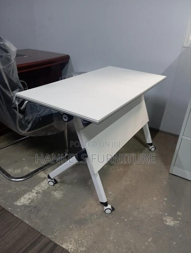 Trainers Foldable Table - main view