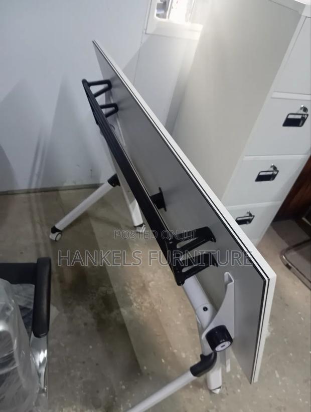 Trainers Foldable Table - thumbnail 2