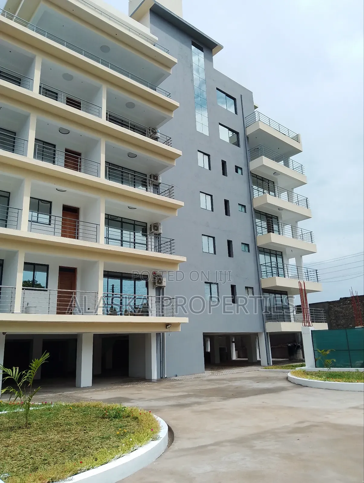 3bdrm Apartment in Beach Road Estate, Nyali for sale