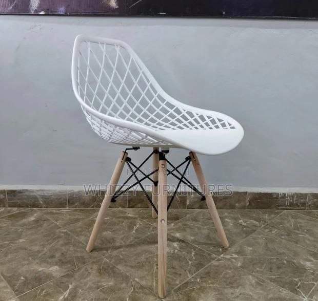 Mesh Eames Chair - main view