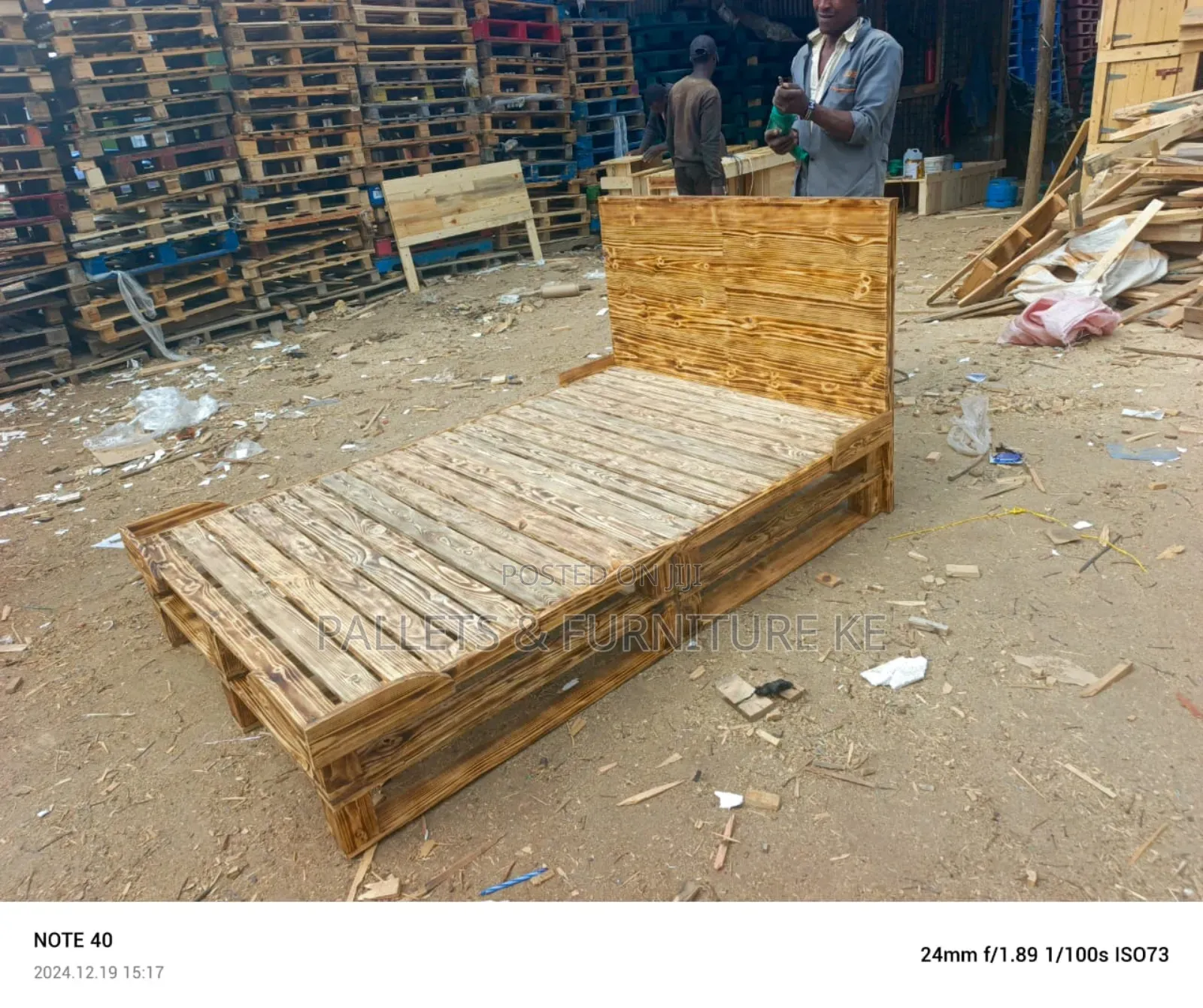 Unique Design Pallet Bed