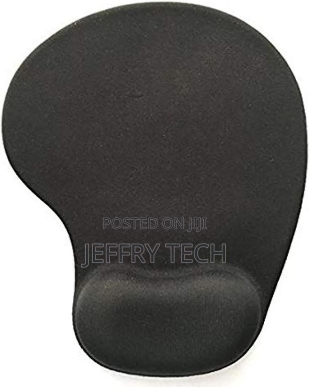 Soft Skin Non-Slip Mouse Mat With Gel Wrist Rest Support