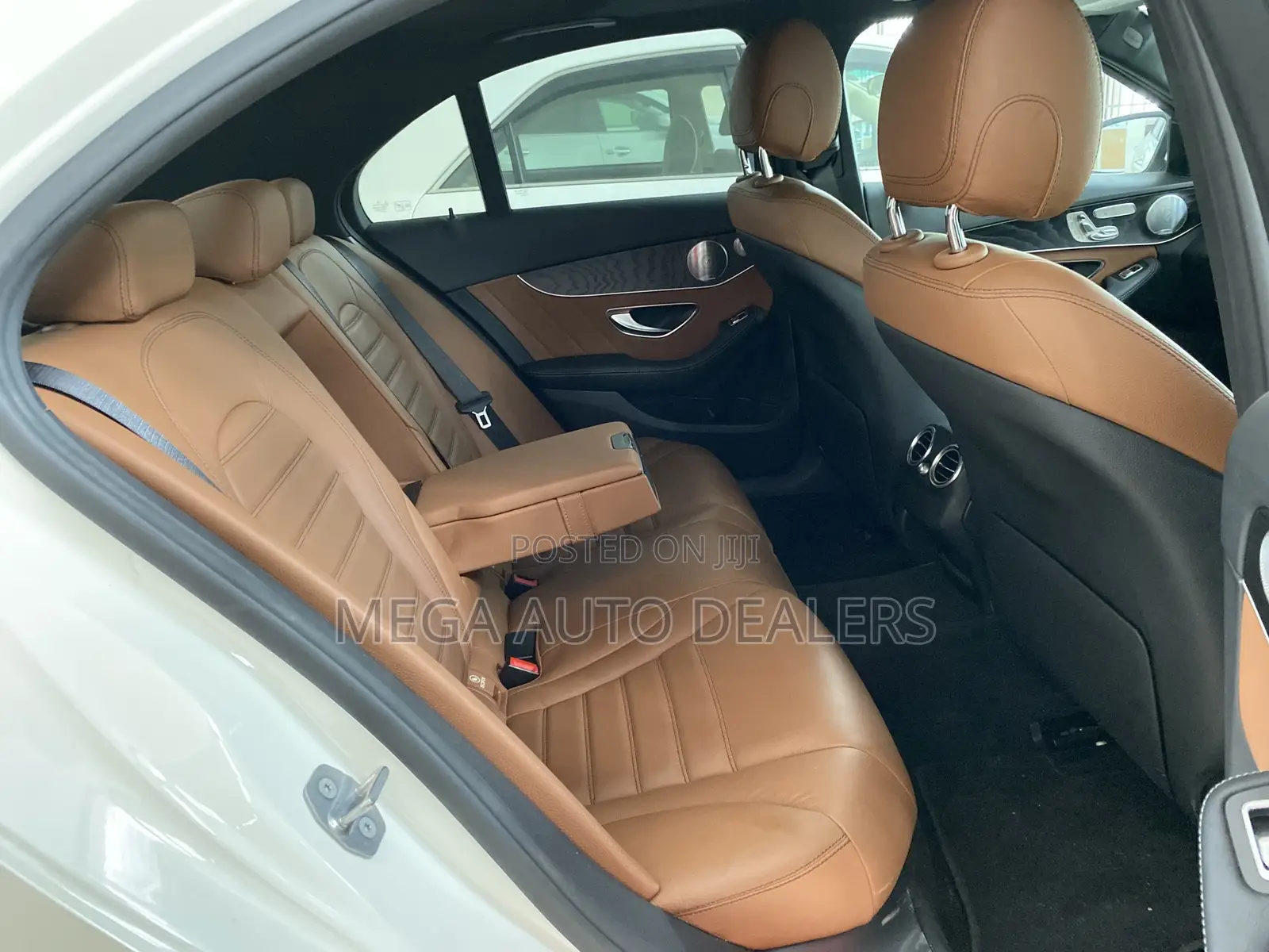 Mercedes-Benz C200 2018 Pearl