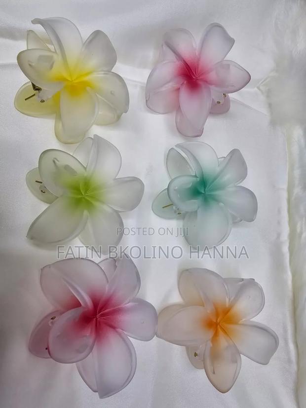 Floral Hair Claws - thumbnail 2
