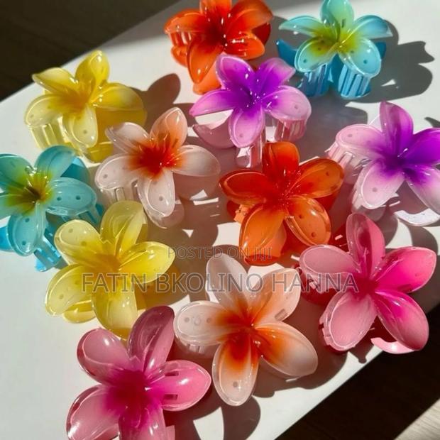 Floral Hair Claws - thumbnail 3