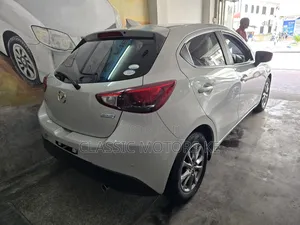 Mazda Demio 2018 Off white