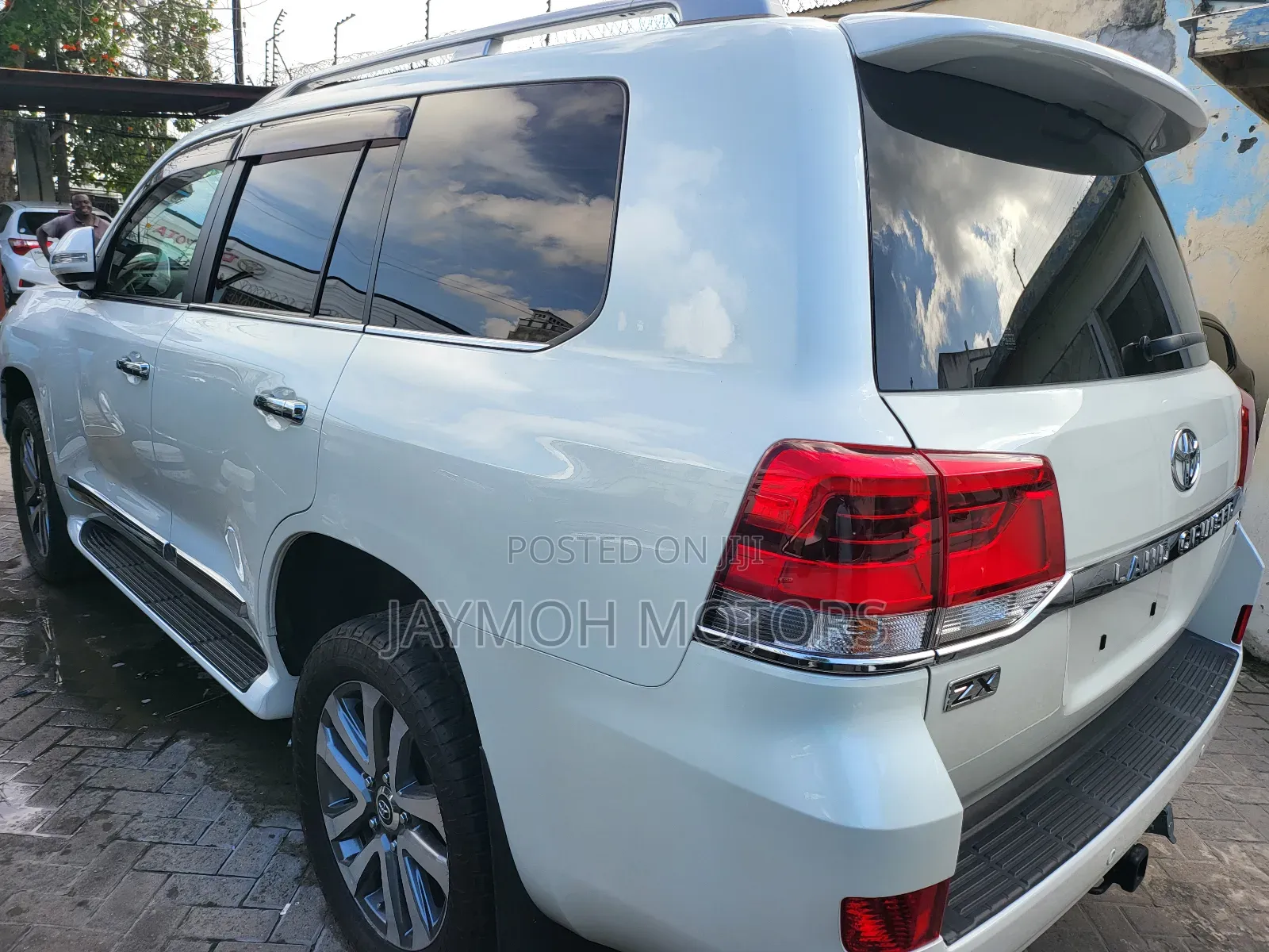 Toyota Land Cruiser 2017 White