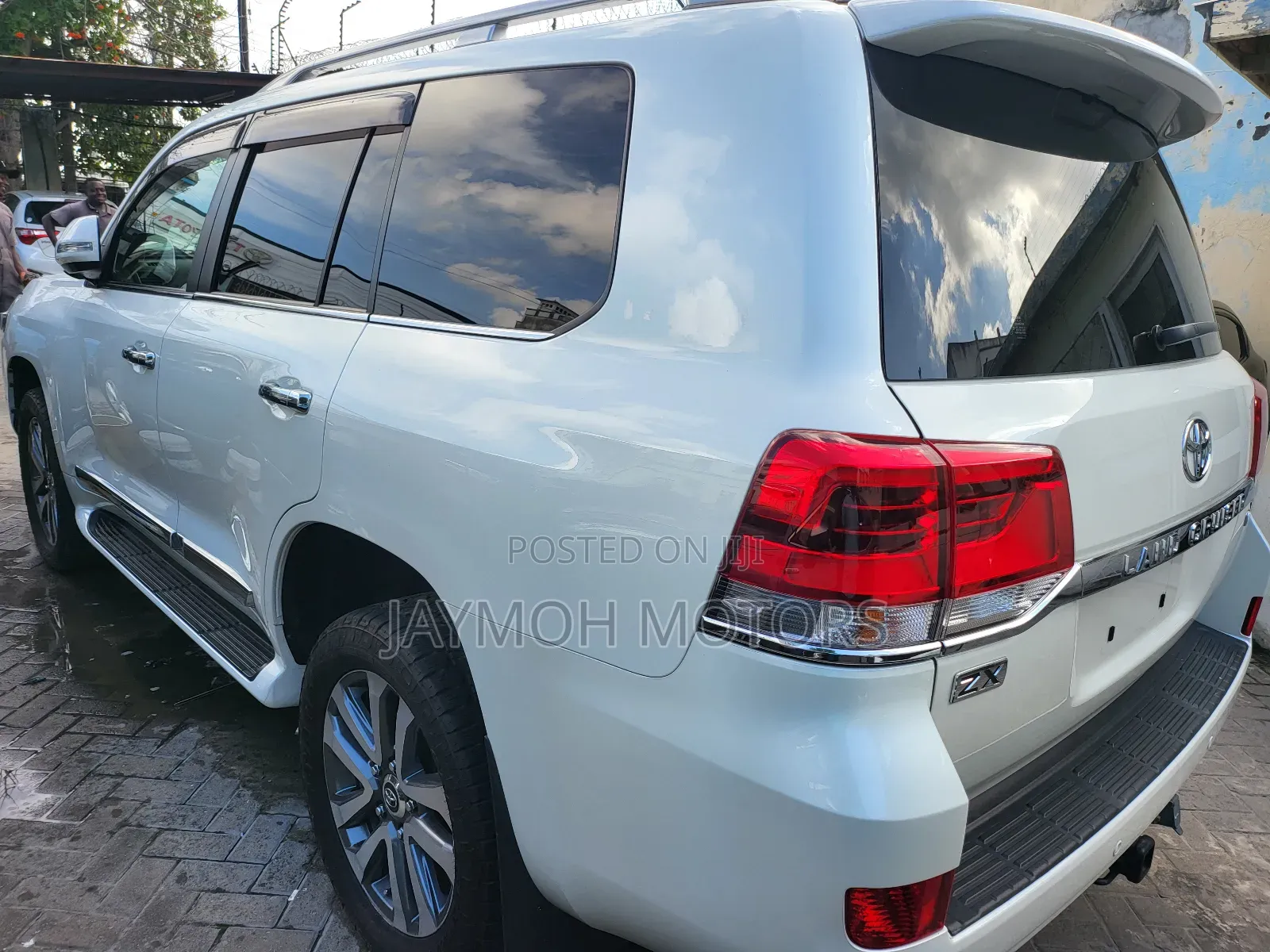 Toyota Land Cruiser 2017 White