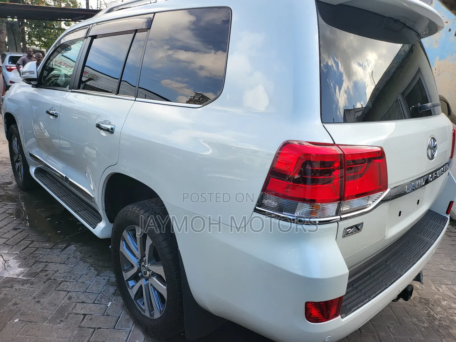 Toyota Land Cruiser 2017 White