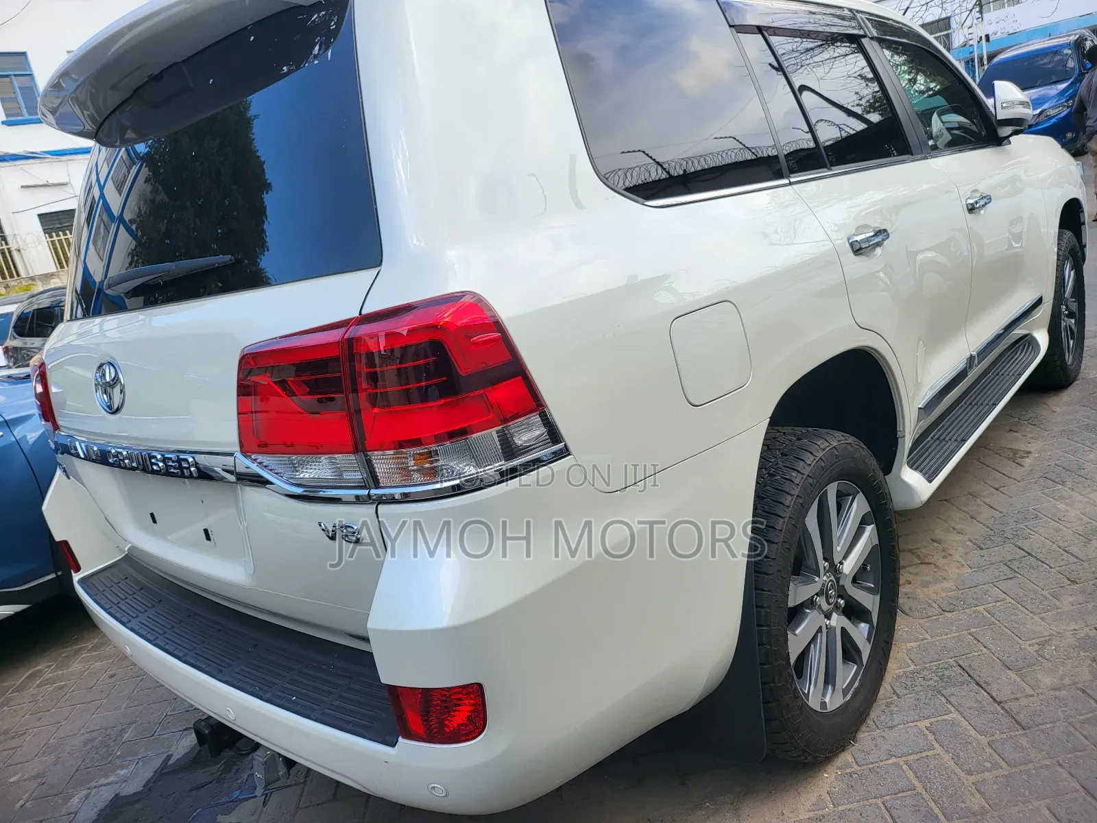 Toyota Land Cruiser 2017 White