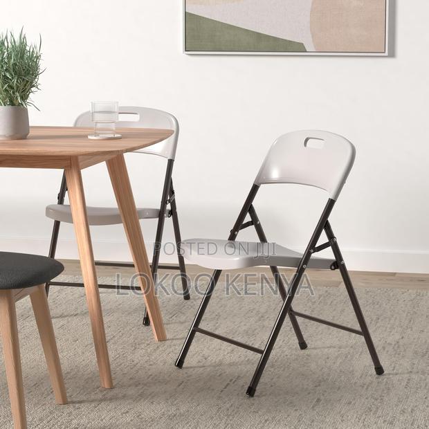 Office Chair: White Foldable Metallic Leg Office Chair